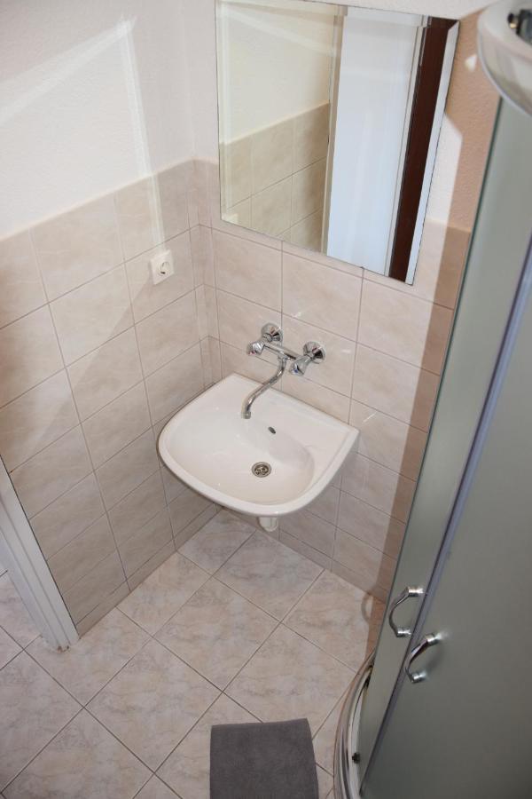 Apartment Bogdan 2 Povljana Buitenkant foto