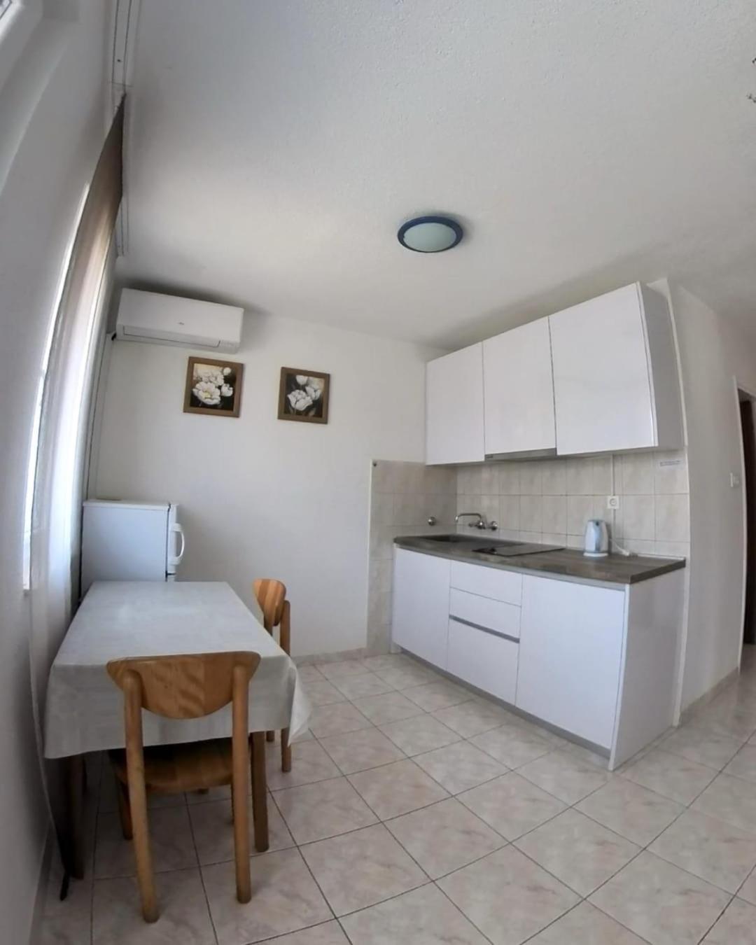 Apartment Bogdan 2 Povljana Buitenkant foto